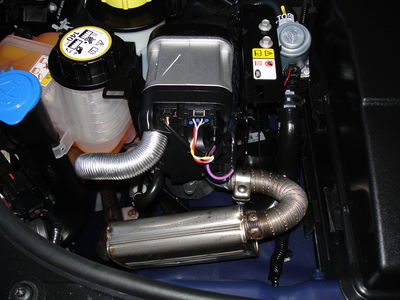 D4s все имеют красный провод в стандартной комплектации, и, в зависимости от опций, некоторые могут иметь дополнительный островной клапан, который может выбирать между обогревом только салона или самого двигателя:
